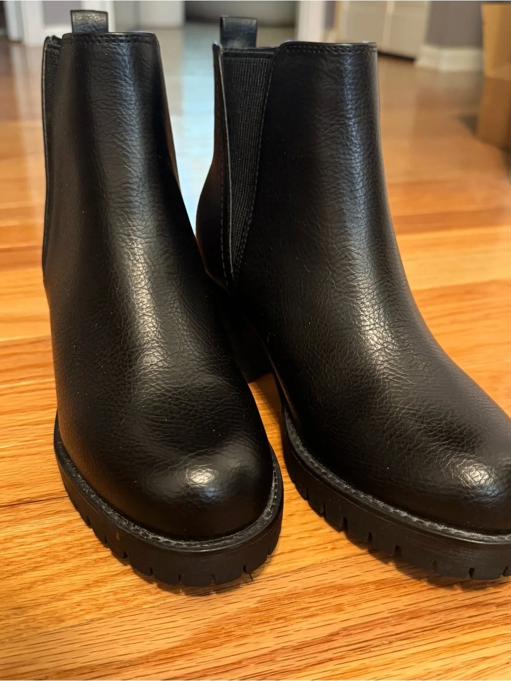 MIA Black Women's Chelsea Lug Sole Ankle Boots - Size 6.5